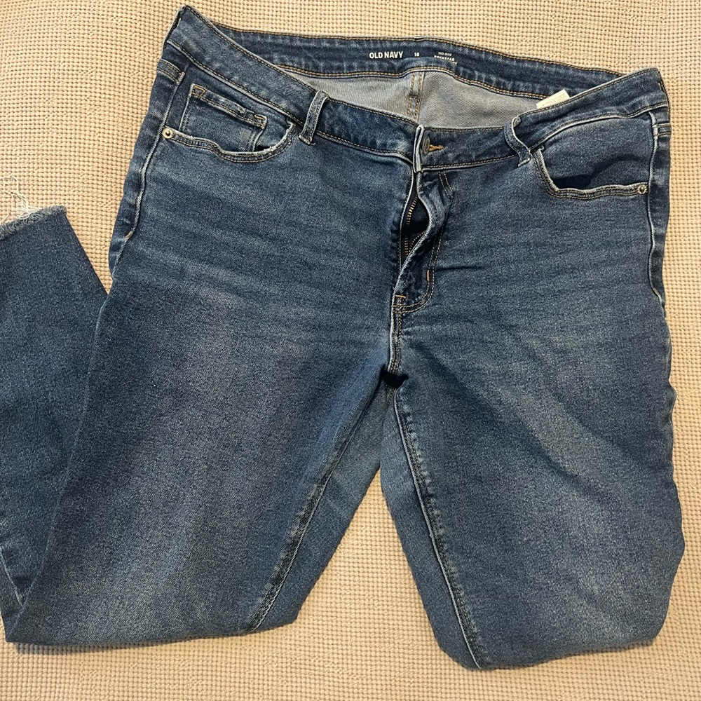 Old Navy skinny cropped denim, size 16. Very worn.